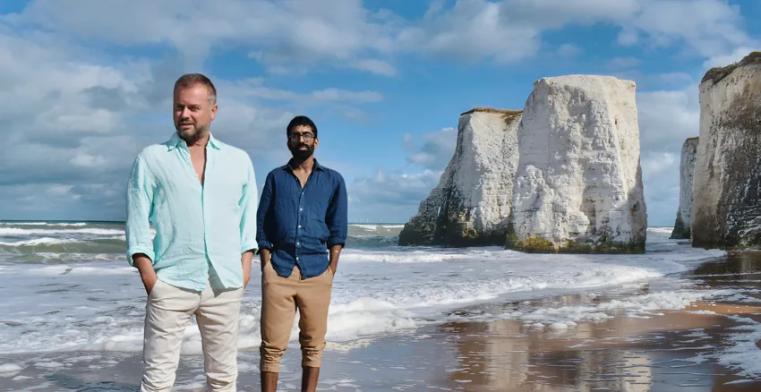 Nexus Duo : Nicholas Martin et Kausikan Rajeshkumar, au bord de la mer